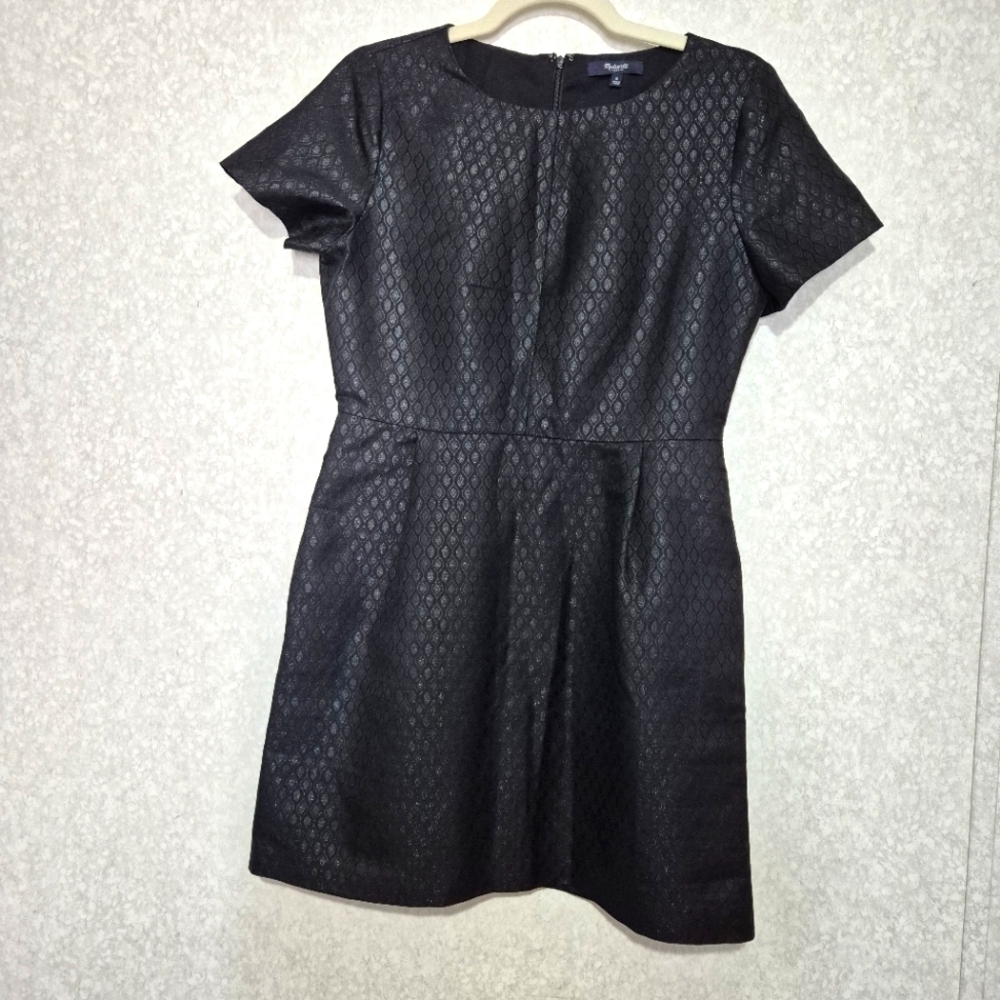 MADEWELL...Elegant Black Textured Short Sleeve Dress..size:6